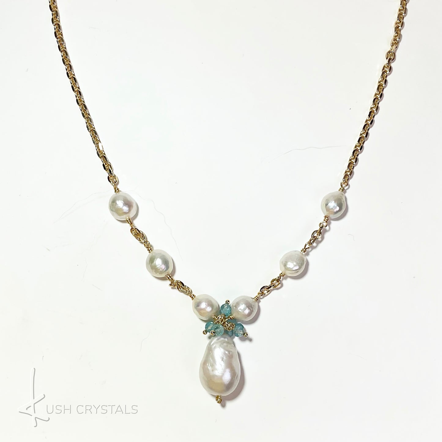 Baroque Pearl Focal Drop Short Necklace