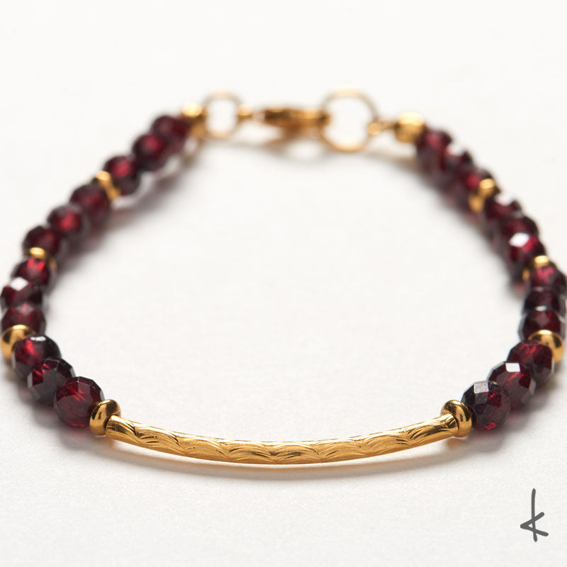 Garnet Petite Arc Gold