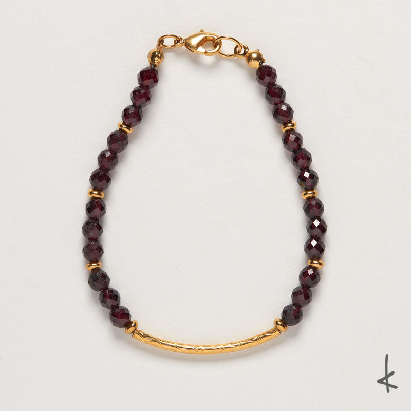 Garnet Petite Arc Gold